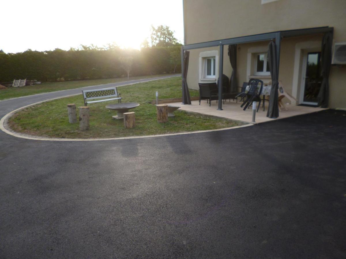 Gite A La "Traverse" Des Chemins Lalbenque Exterior photo